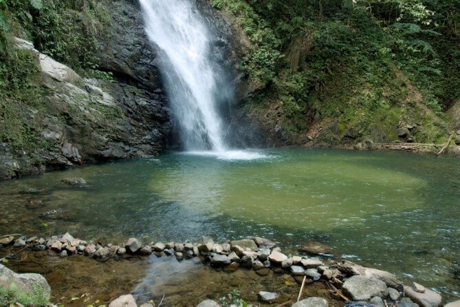 ''Coral Coast Adventure: Biausevu Waterfall & Natadola Beach !'' - Lunch at Baravi Handicraft and Cafe