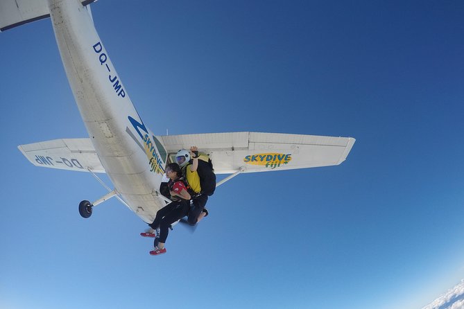 Extreme 12000ft Tandem Jump (45 seconds free fall) - How the instructors shape the experience