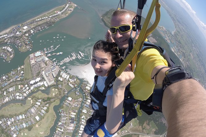 Extreme 12000ft Tandem Jump (45 seconds free fall) - Who will get the most from this jump