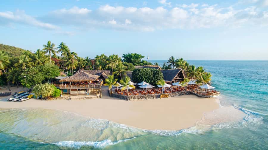 Fiji: Castaway Island Resort Day Cruise with Lunch - Snorkeling from the beach