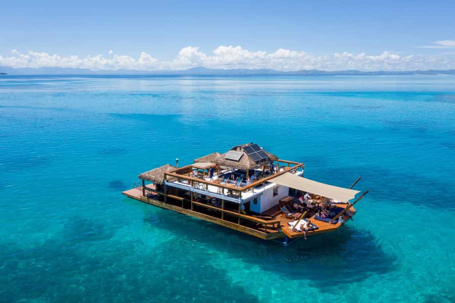 Fiji: Cloud 9 Floating Bar and Pizzeria Day Trip - From Port Denarau to a Floating Party Platform