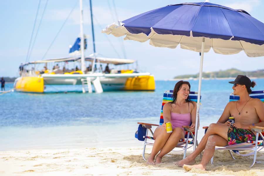 Fiji: South Sea Sailing Experience with Lunch & Drinks - Lunch served aboard the Sabre