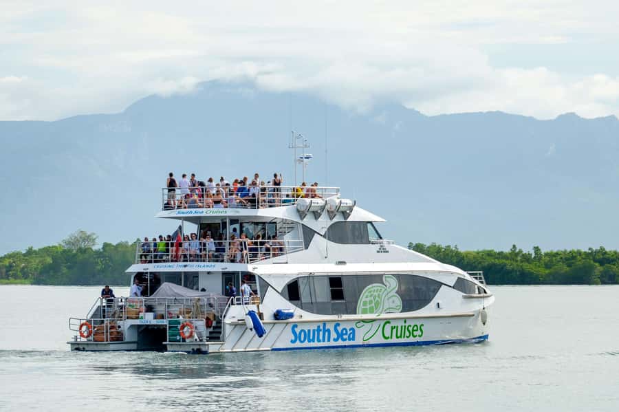 Fiji: Yasawa Islands Explorer Cruise with Lunch - Lunch aboard the catamaran