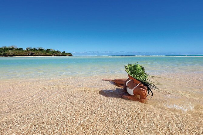 Fijian pottery crafting Village Experience & Natadola Beach Tour - Meeting locals at the pottery village