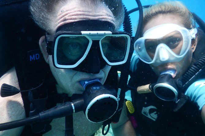 Introductory Scuba Dive experience - Whitetip Marine Adventures - Learning the basics on the boat