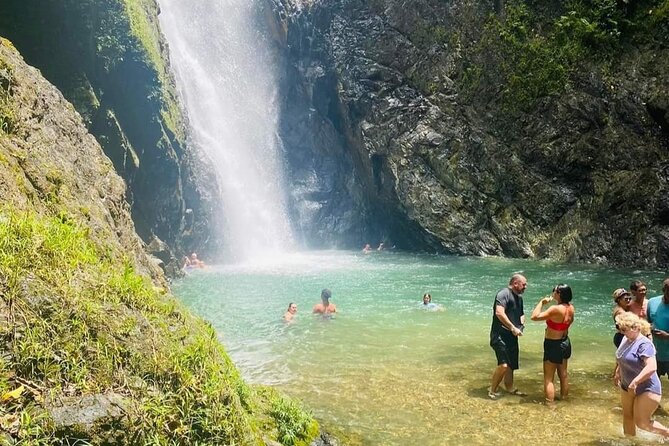 Jewel Of Fiji incl Fijian Village, Waterfall & Lunch Coral Coast - Cultural dances and a generous lovo lunch