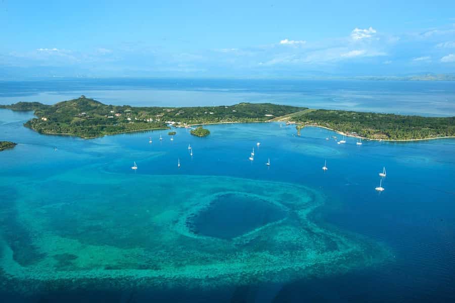 Nadi: 25 minutes Mamanuca Island Tour - CloudBreak and Tavarua’s famous surf breaks