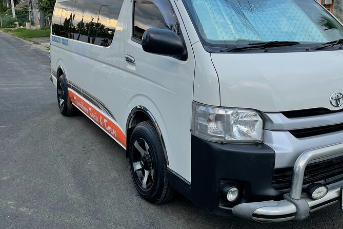 Private Transfer: Nadi Airport to Double tree Resort by Hilton - What the vehicle experience is really like