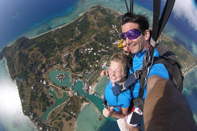 Skydive Fiji Legend 13000ft Tandem Jump (60 seconds free fall) - The briefing comes before the excitement