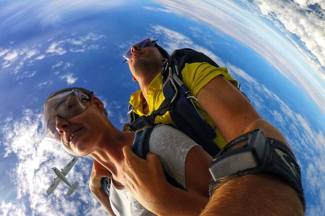 Skydive Fiji Legend 13000ft Tandem Jump (60 seconds free fall) - The strongest part: scenery and instructors